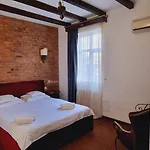 Topaz Boutique Aparthotel