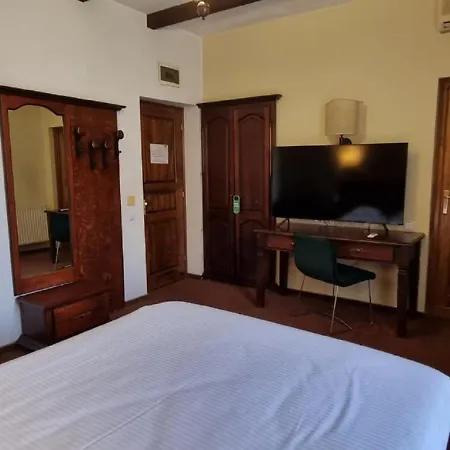 Topaz Boutique Aparthotel 3*