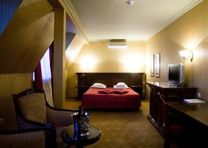 מלון דירות Topaz Boutique 3*